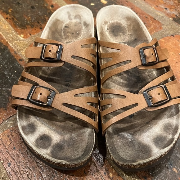 Birkenstock 🎉host pick🎉 Granada sandals
size 37 / US 6-6.5 - Picture 2 of 10